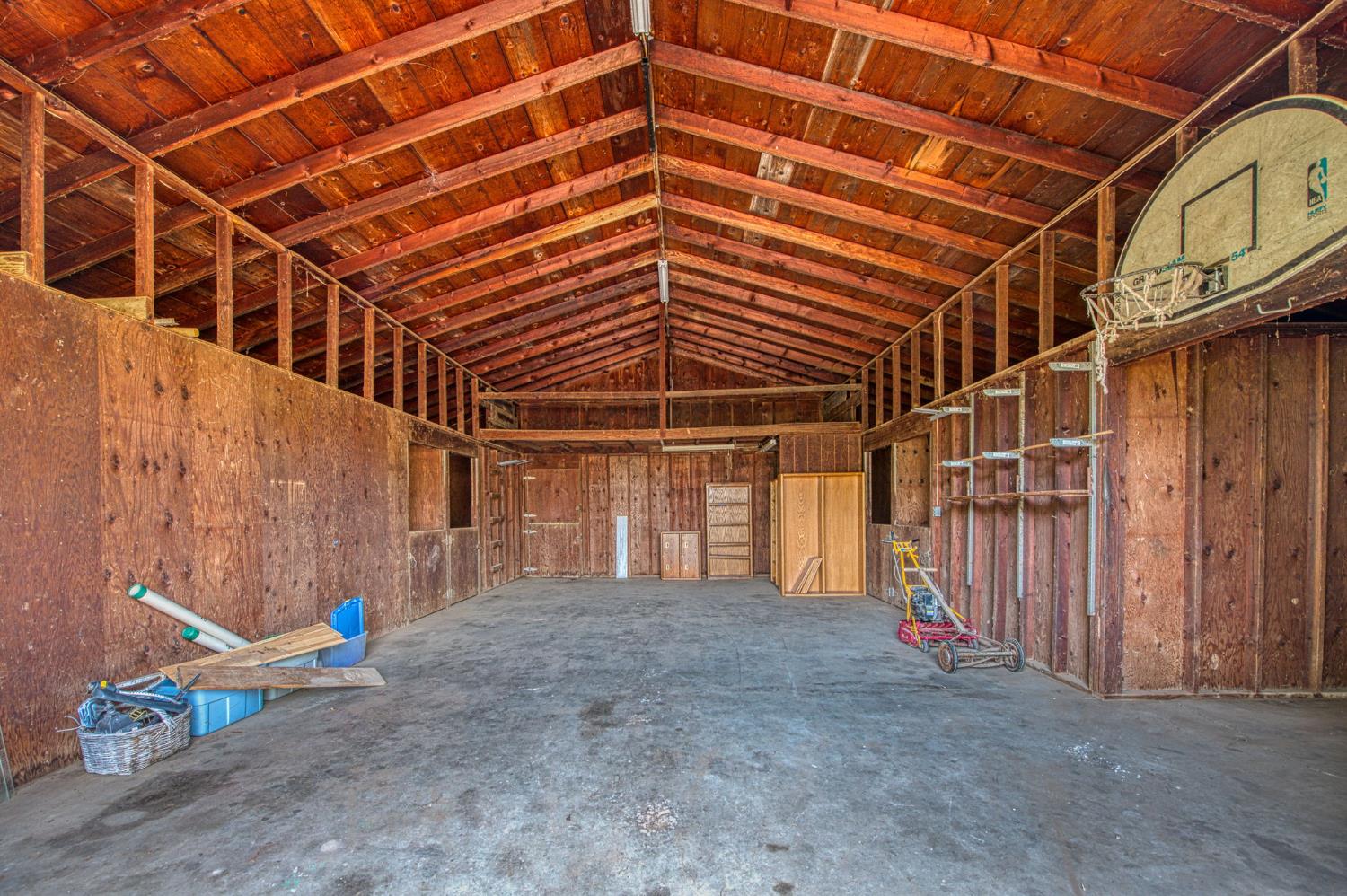 7881 N Thompson Ave, Clovis, CA 93619