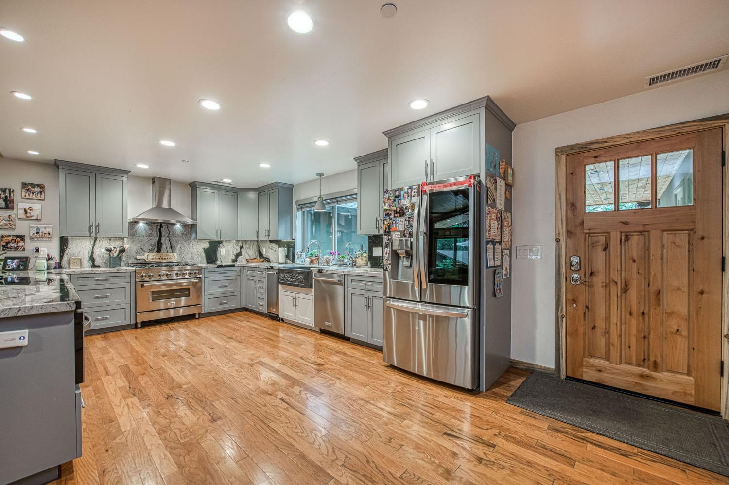 39153 Granite Ln, Shaver Lake, CA 93664