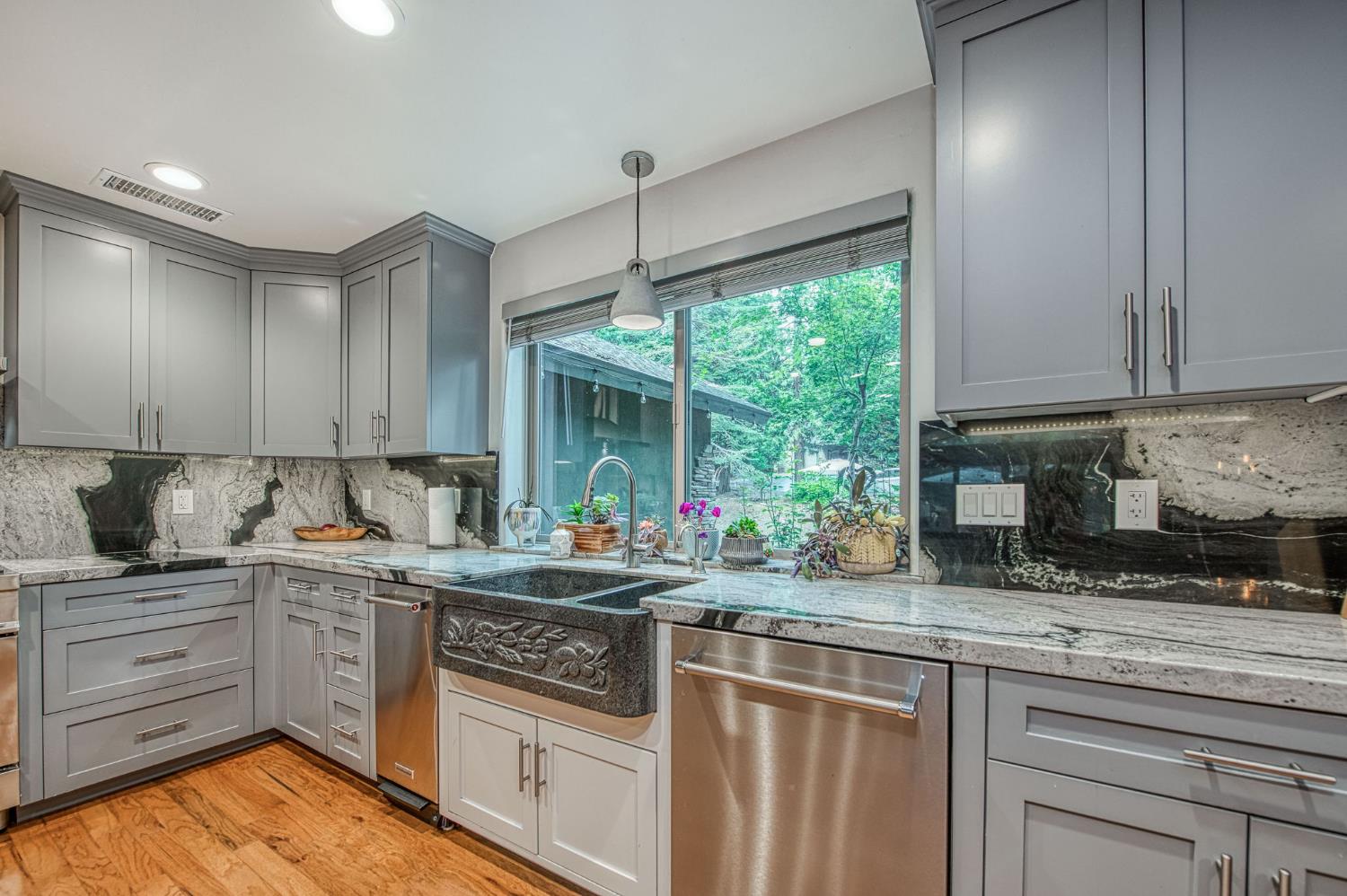 39153 Granite Ln, Shaver Lake, CA 93664