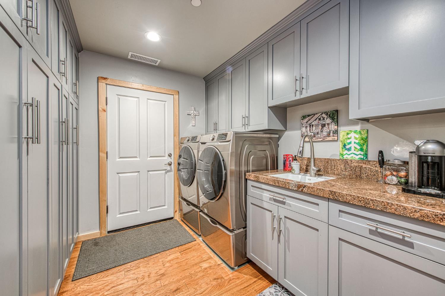 39153 Granite Ln, Shaver Lake, CA 93664