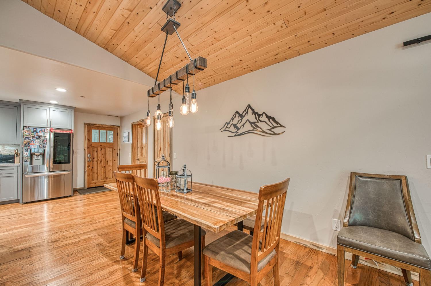 39153 Granite Ln, Shaver Lake, CA 93664