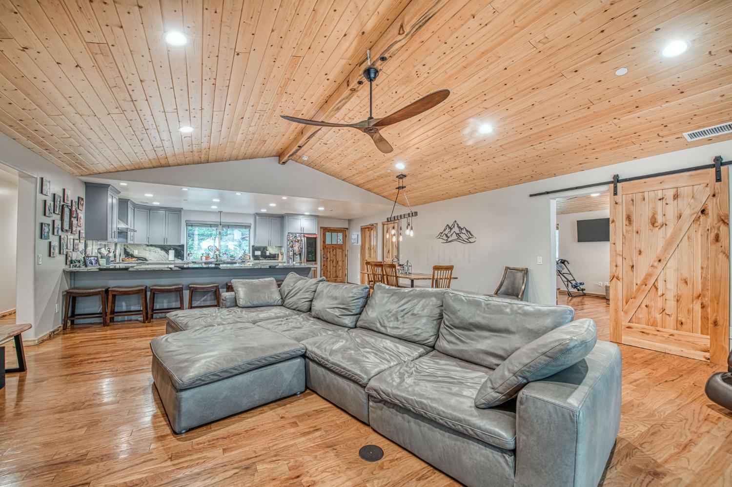 39153 Granite Ln, Shaver Lake, CA 93664