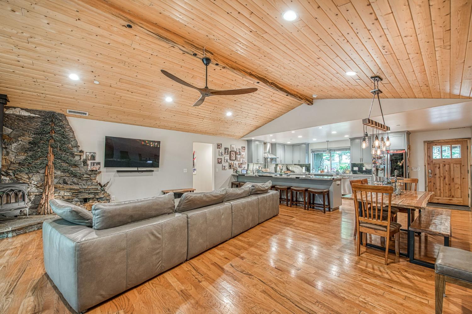 39153 Granite Ln, Shaver Lake, CA 93664