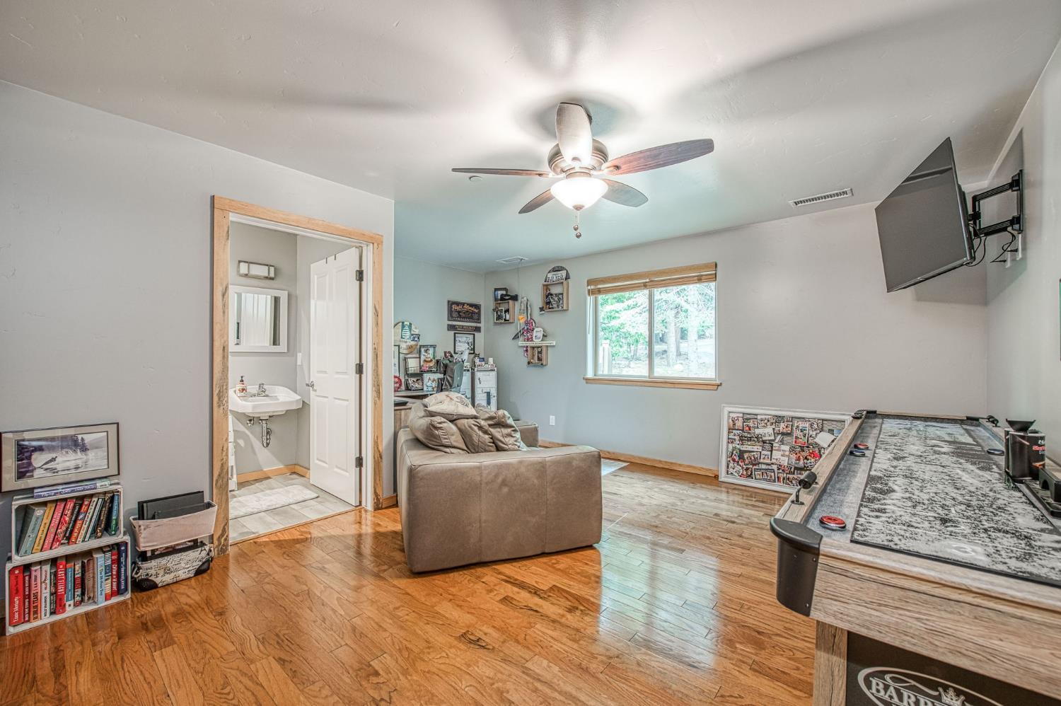 39153 Granite Ln, Shaver Lake, CA 93664