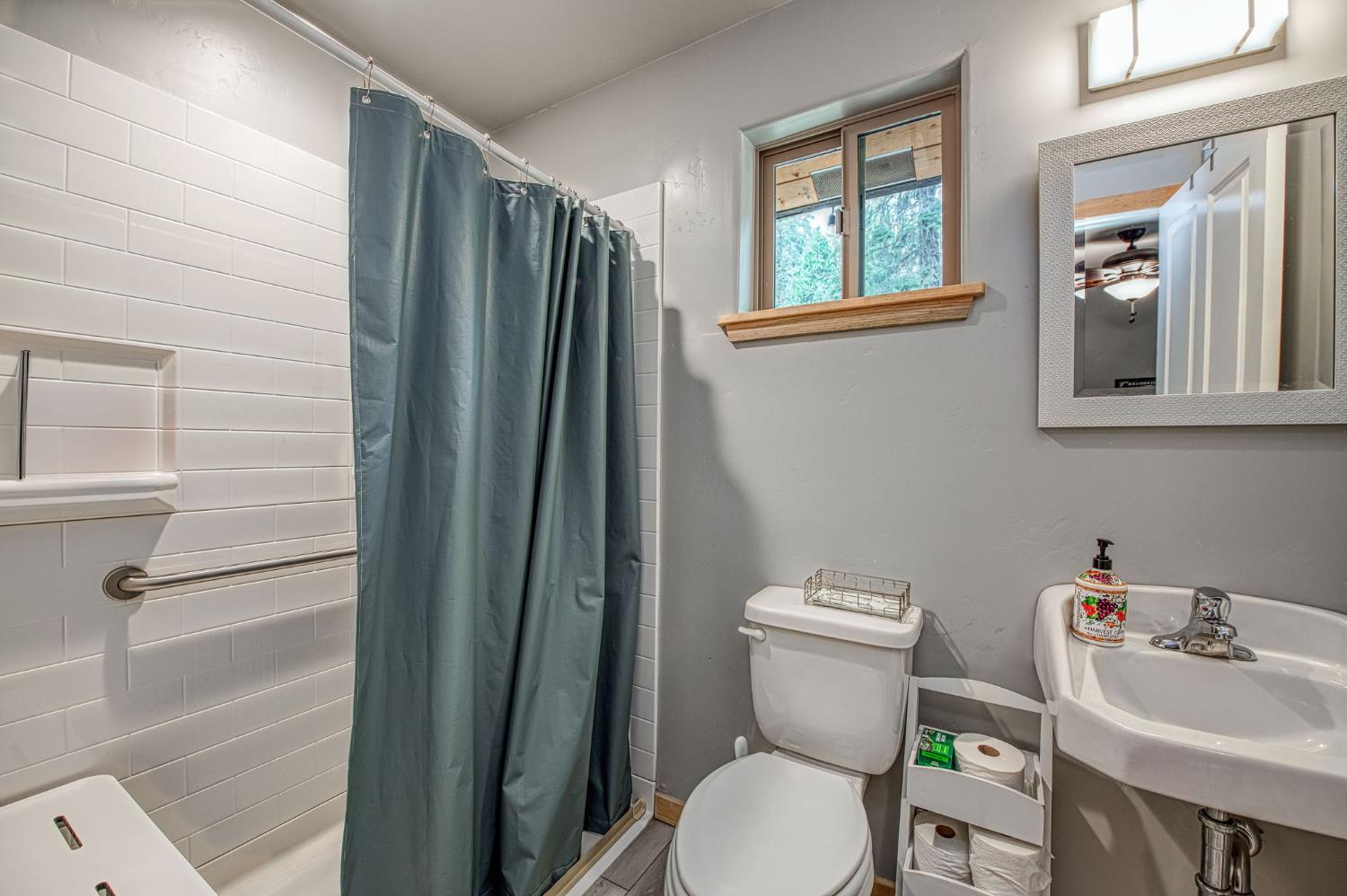 39153 Granite Ln, Shaver Lake, CA 93664