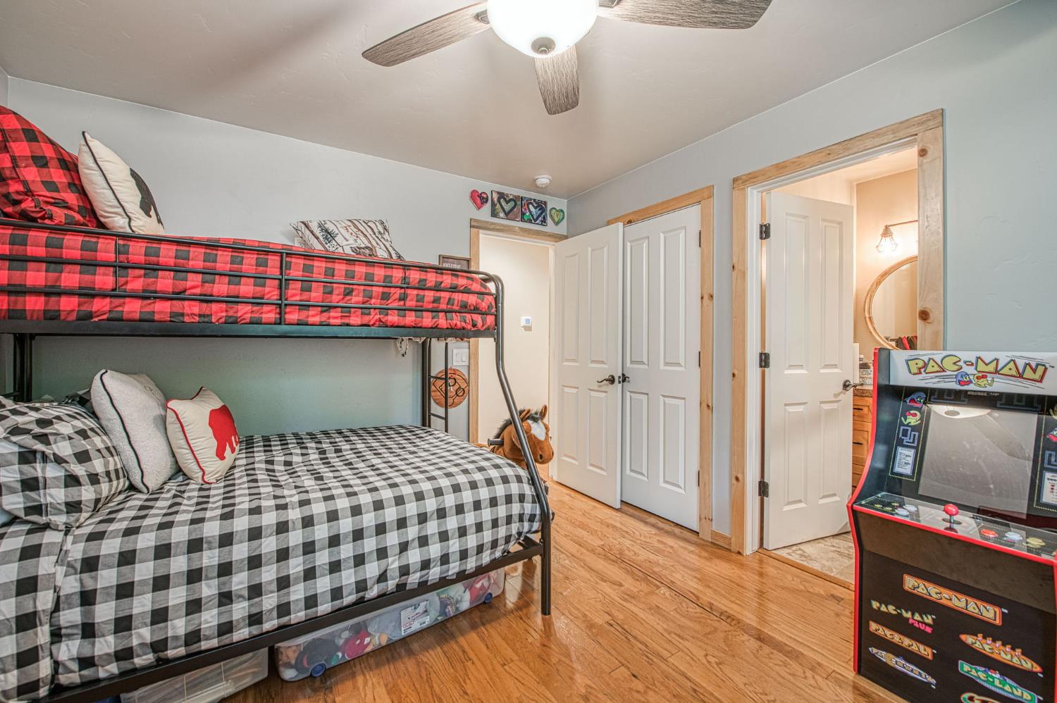 39153 Granite Ln, Shaver Lake, CA 93664