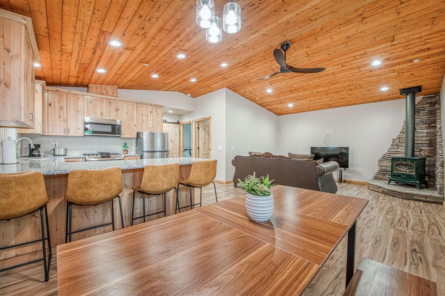 39153 Granite Ln, Shaver Lake, CA 93664