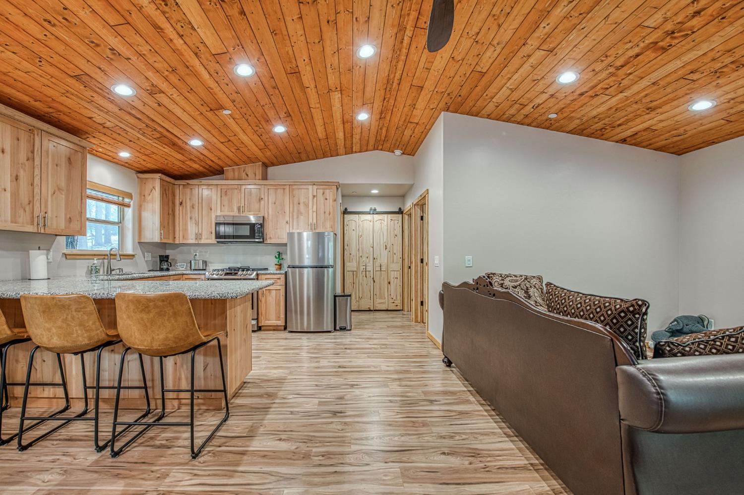 39153 Granite Ln, Shaver Lake, CA 93664