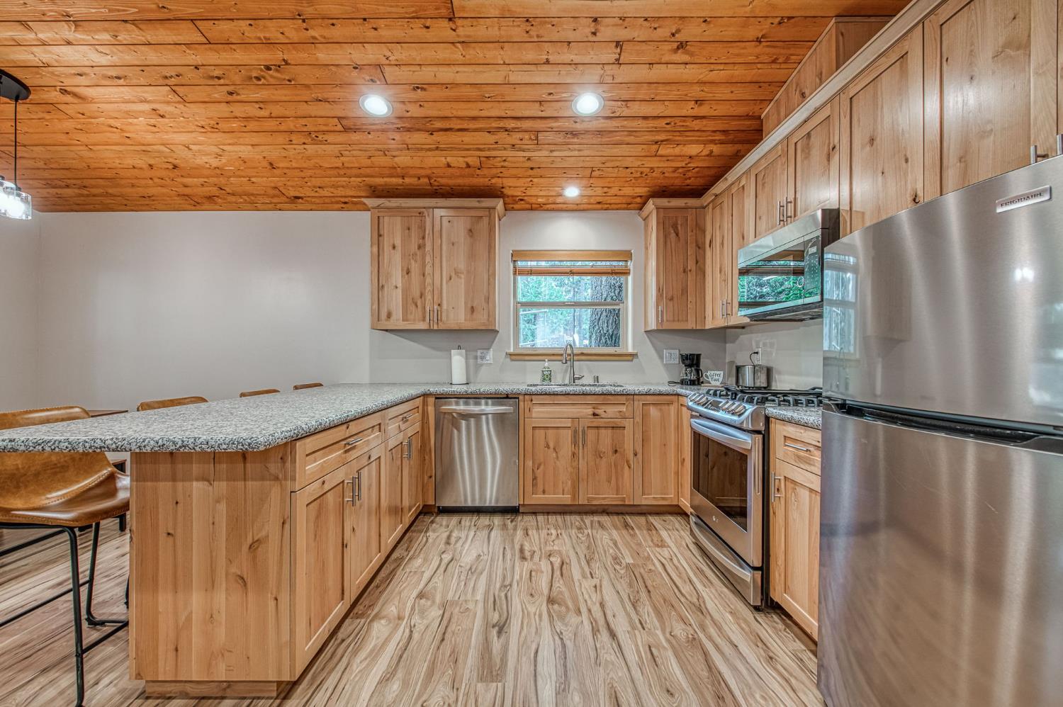 39153 Granite Ln, Shaver Lake, CA 93664