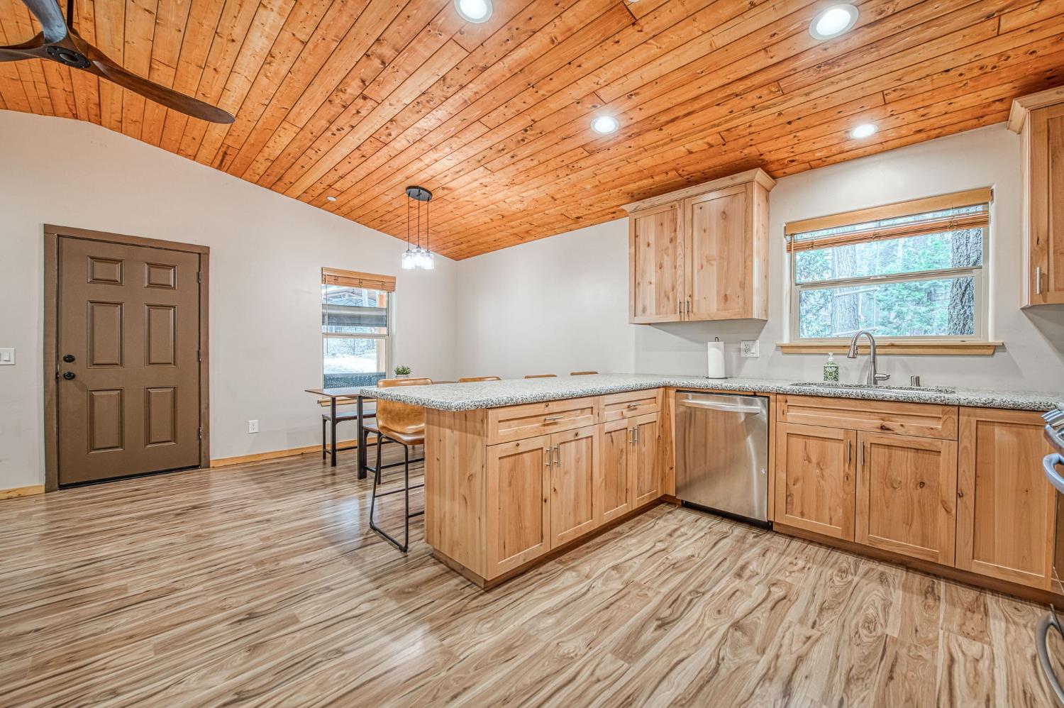 39153 Granite Ln, Shaver Lake, CA 93664