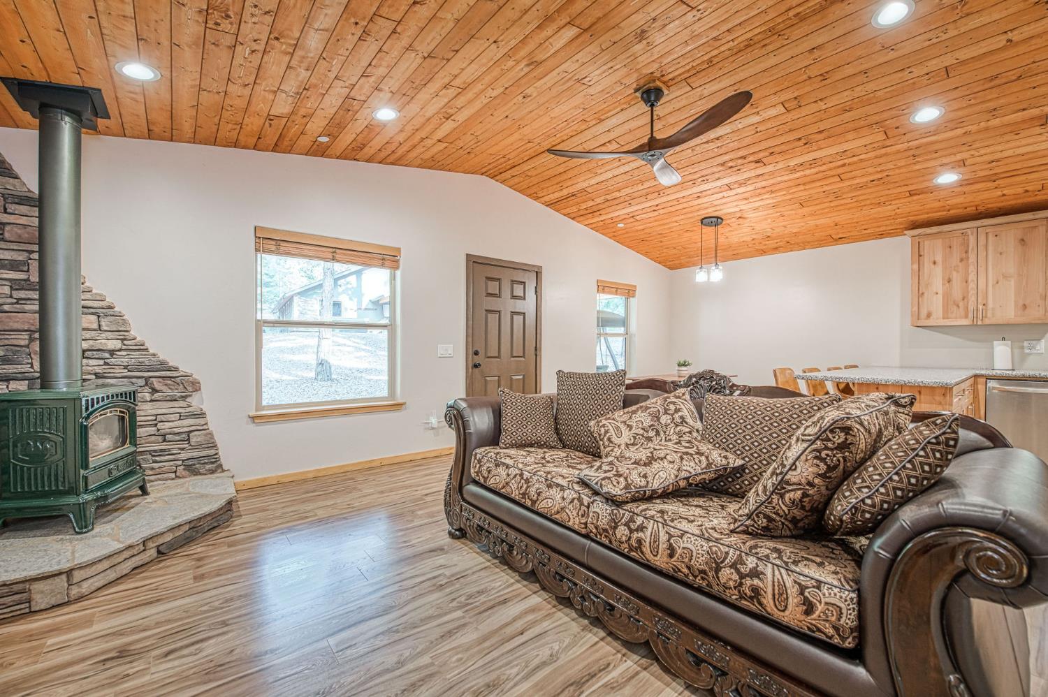 39153 Granite Ln, Shaver Lake, CA 93664