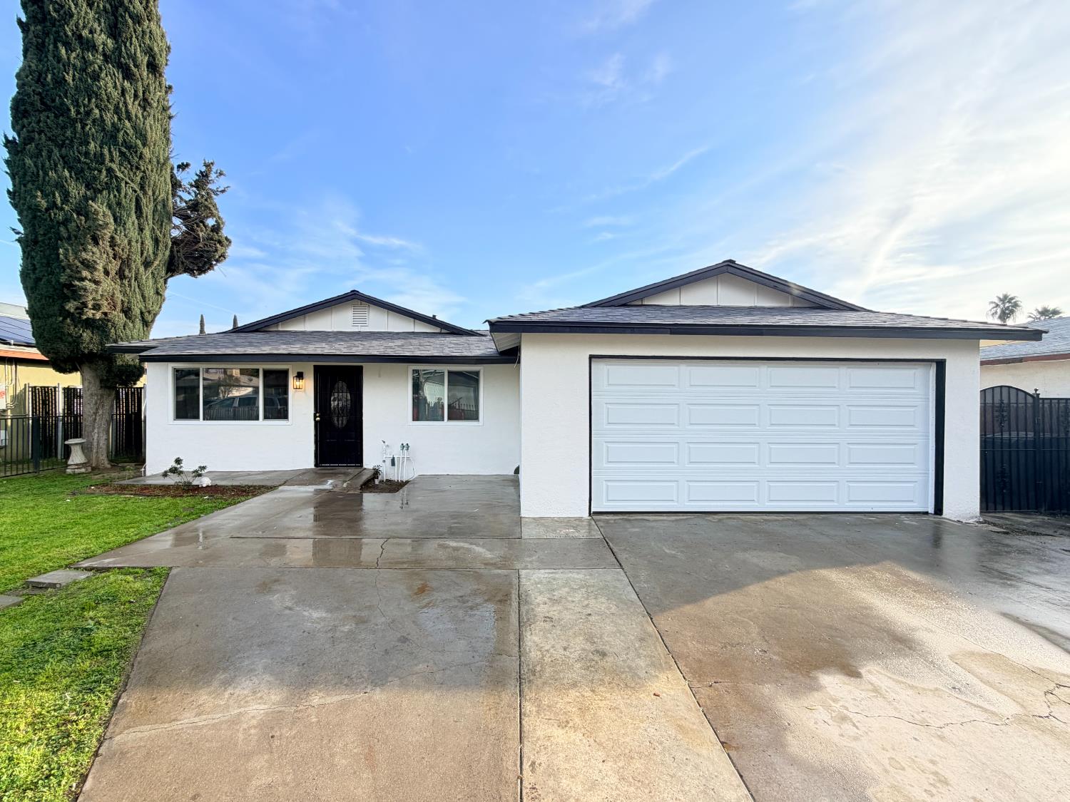 1565 W Hawes Ave, Fresno, CA 93706