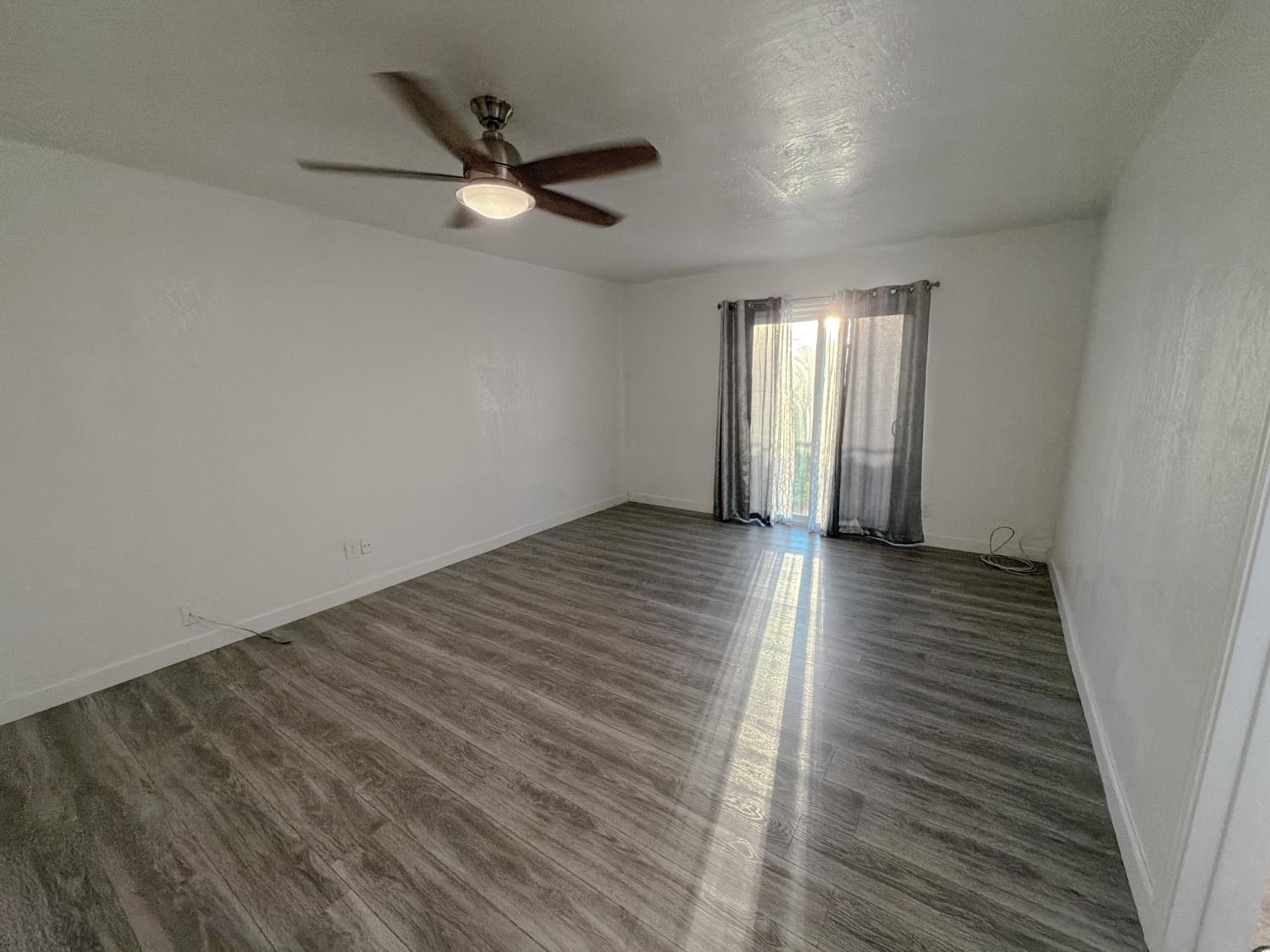 1565 W Hawes Ave, Fresno, CA 93706