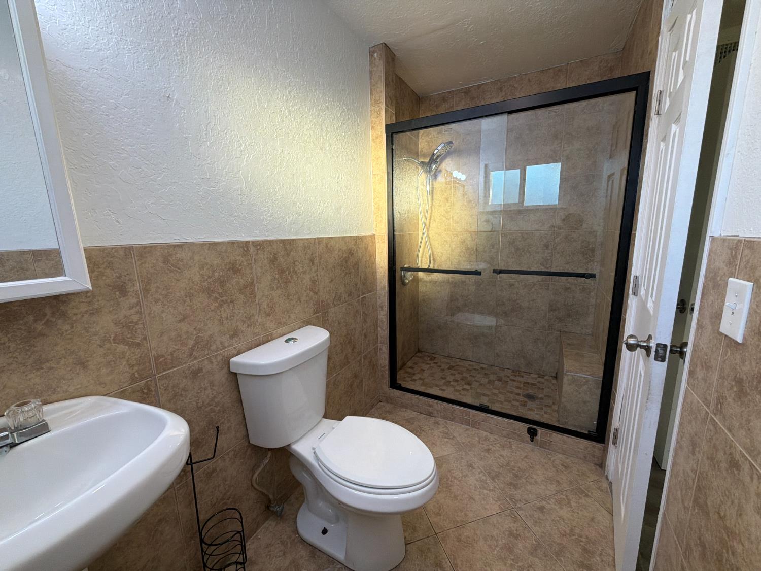 1565 W Hawes Ave, Fresno, CA 93706