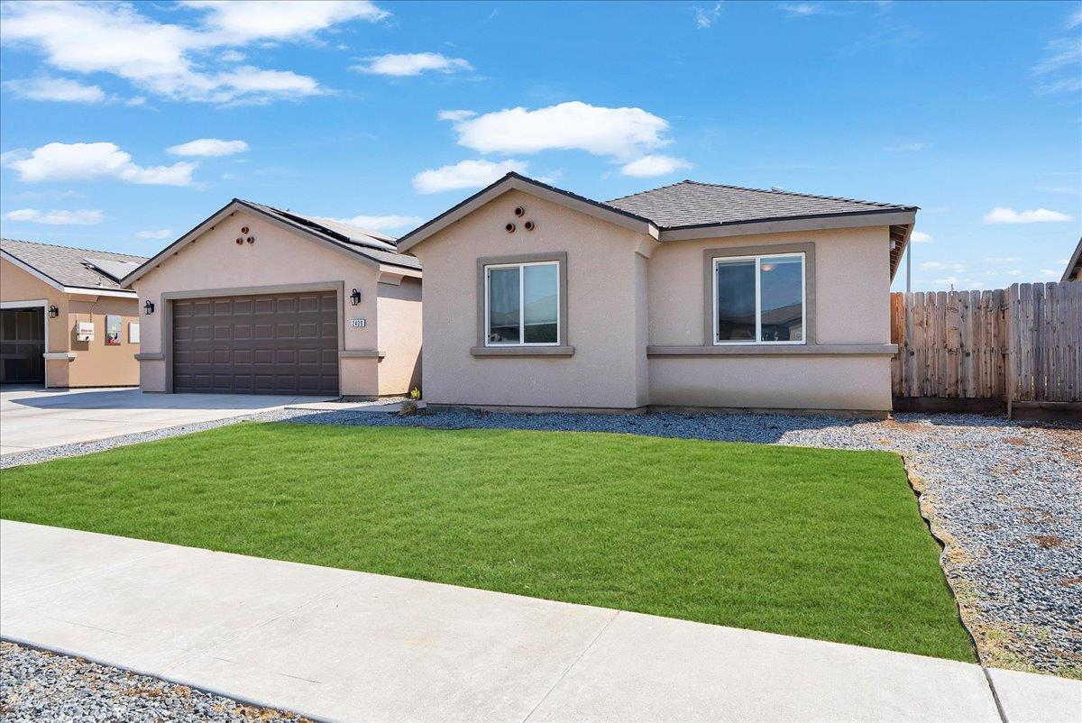 2439 Madeline Dr, Hanford, CA 93230