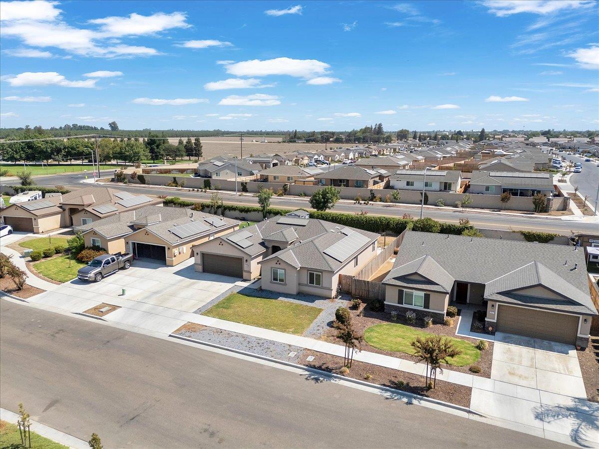 2439 Madeline Dr, Hanford, CA 93230