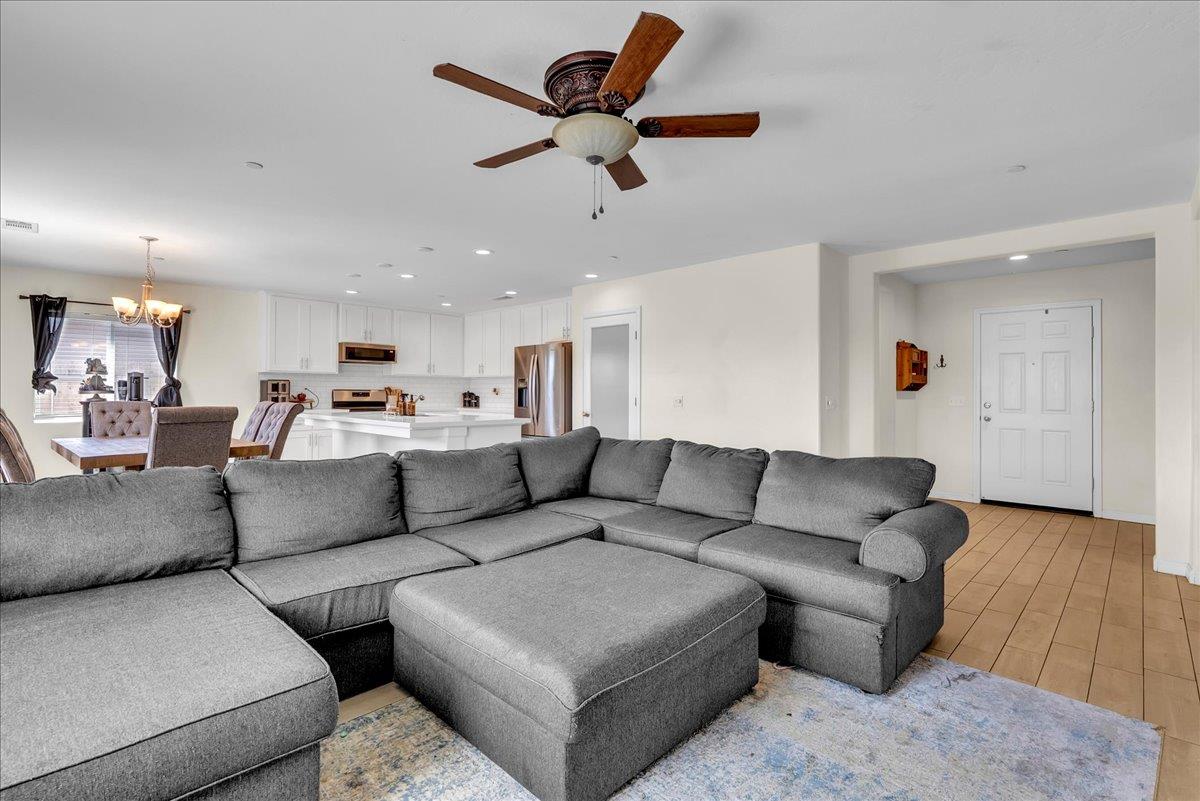 2439 Madeline Dr, Hanford, CA 93230