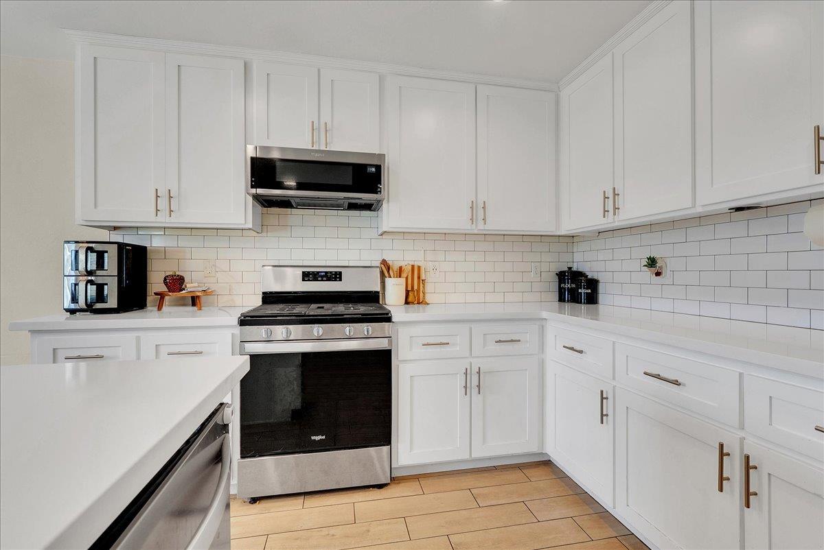 2439 Madeline Dr, Hanford, CA 93230