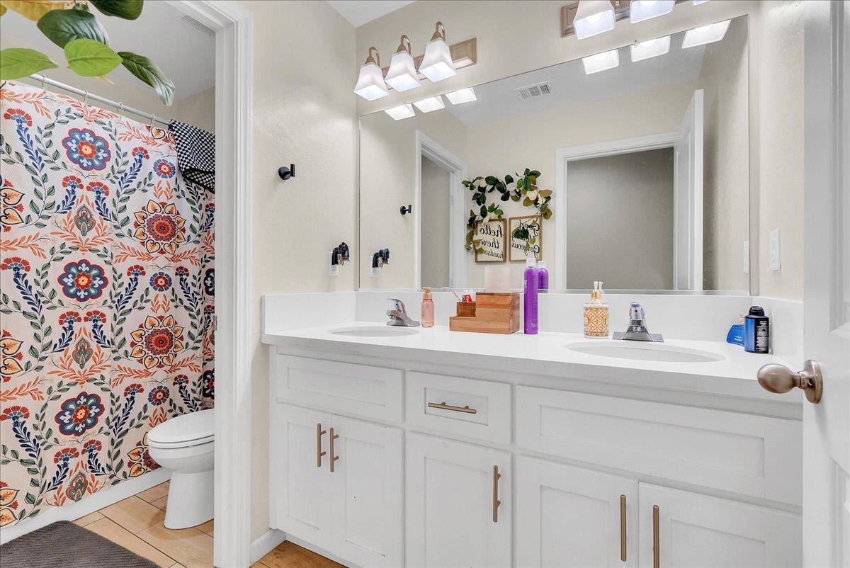 2439 Madeline Dr, Hanford, CA 93230