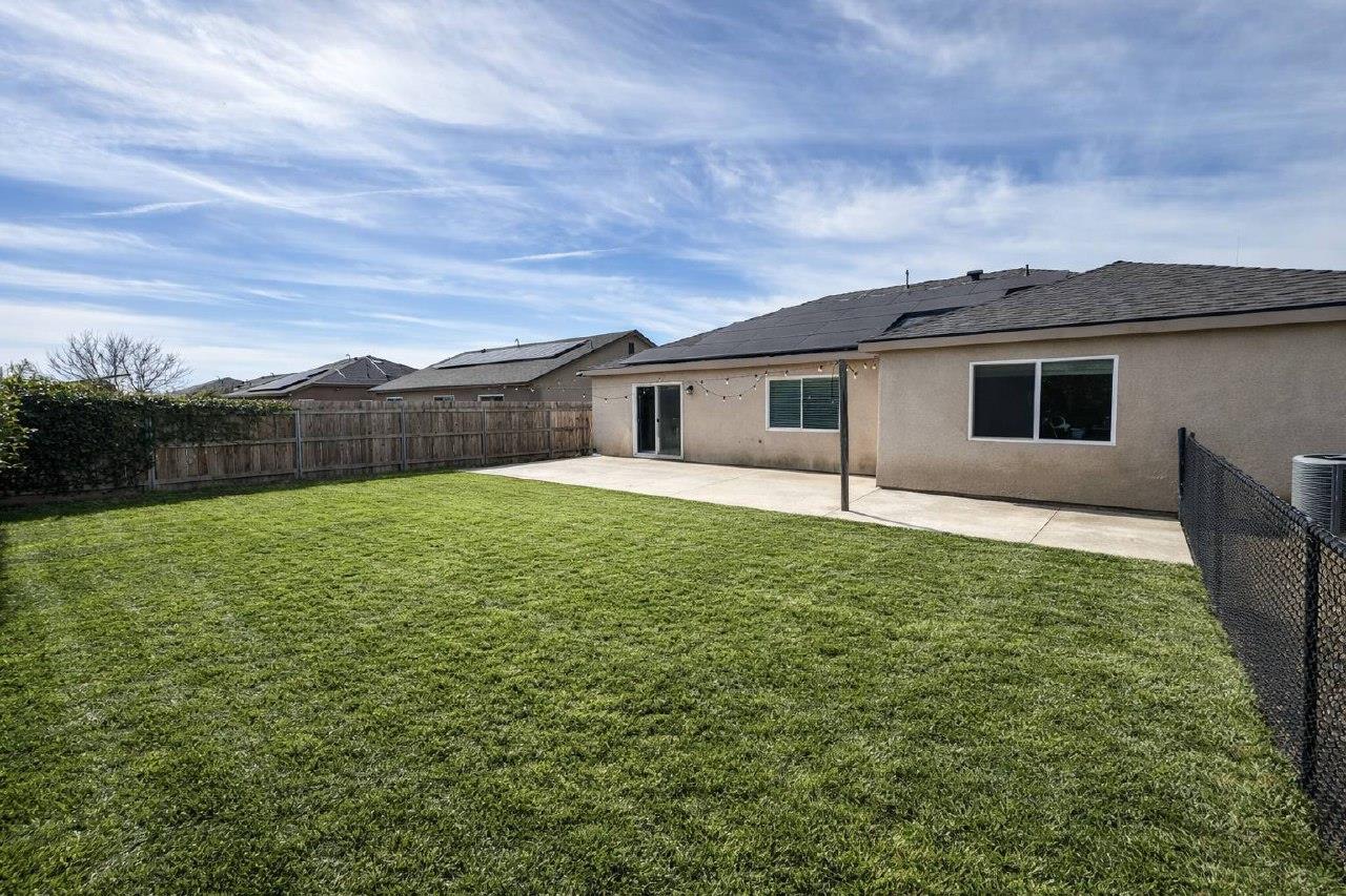 2439 Madeline Dr, Hanford, CA 93230
