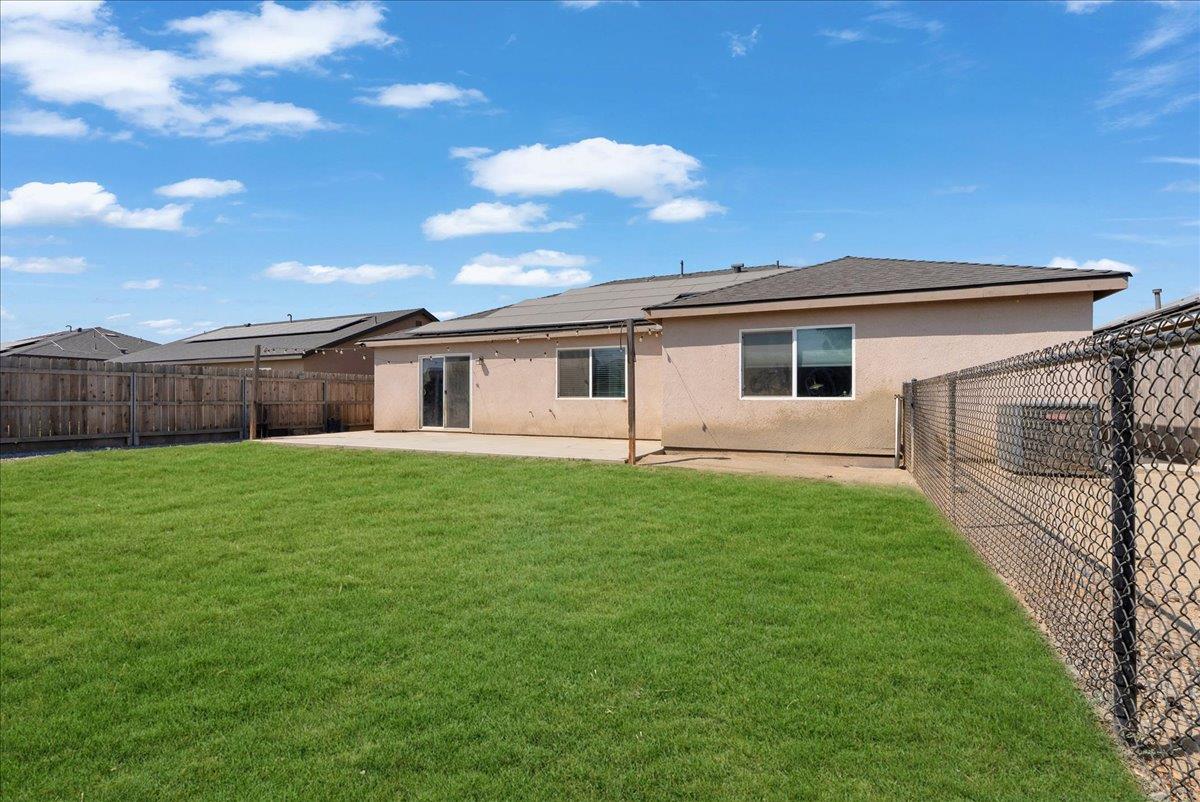 2439 Madeline Dr, Hanford, CA 93230