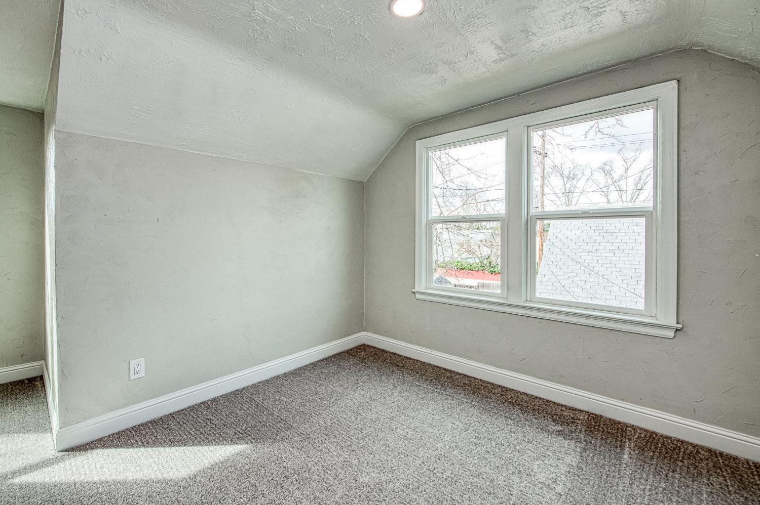 4345 E Iowa Ave, Fresno, CA 93702