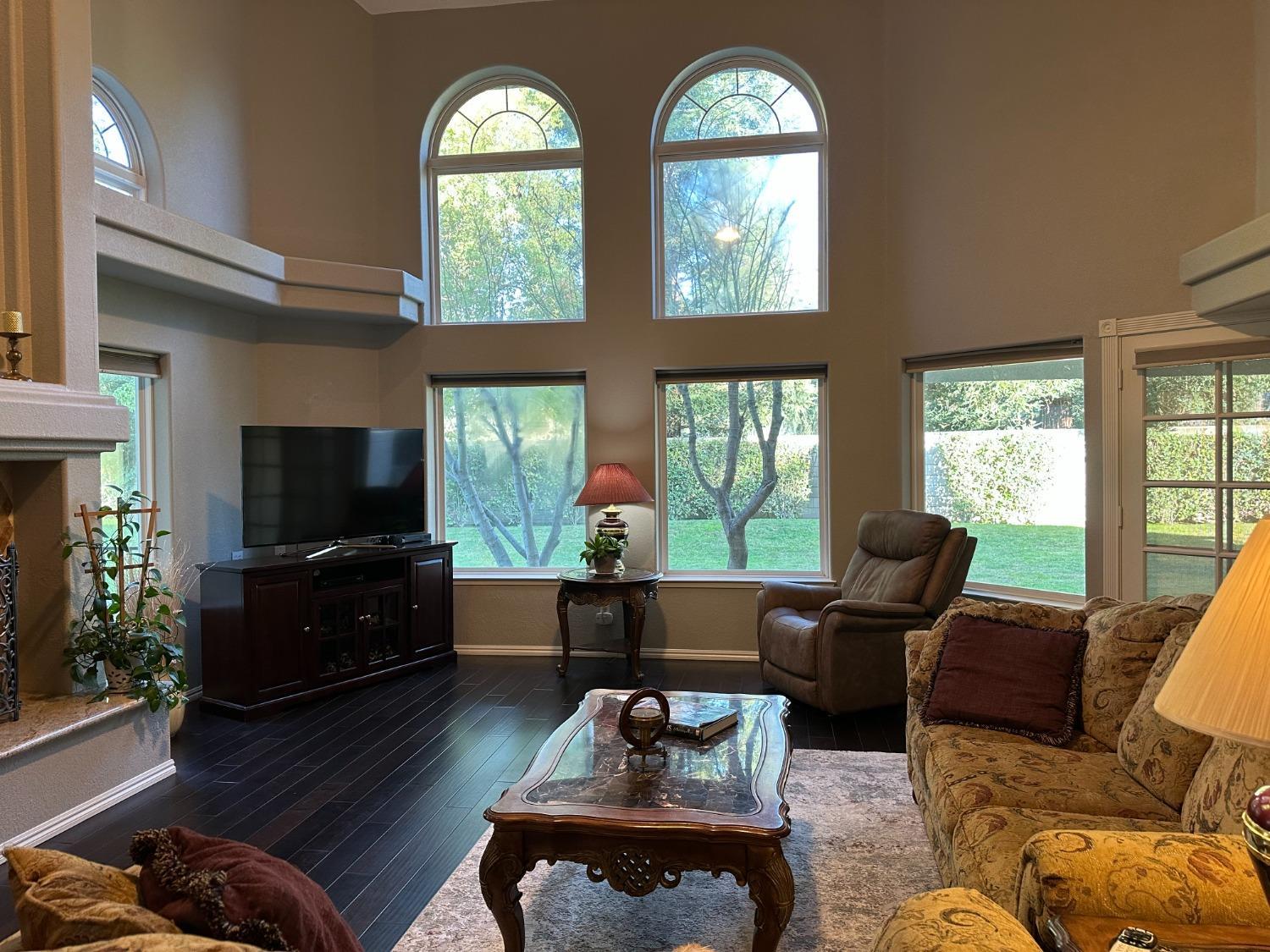 10250 N Quail Run Dr, Fresno, CA 93730