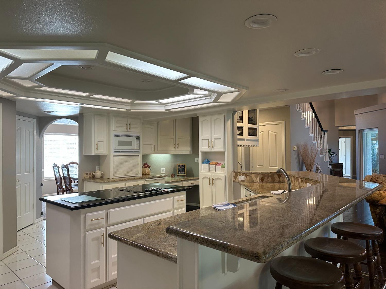 10250 N Quail Run Dr, Fresno, CA 93730