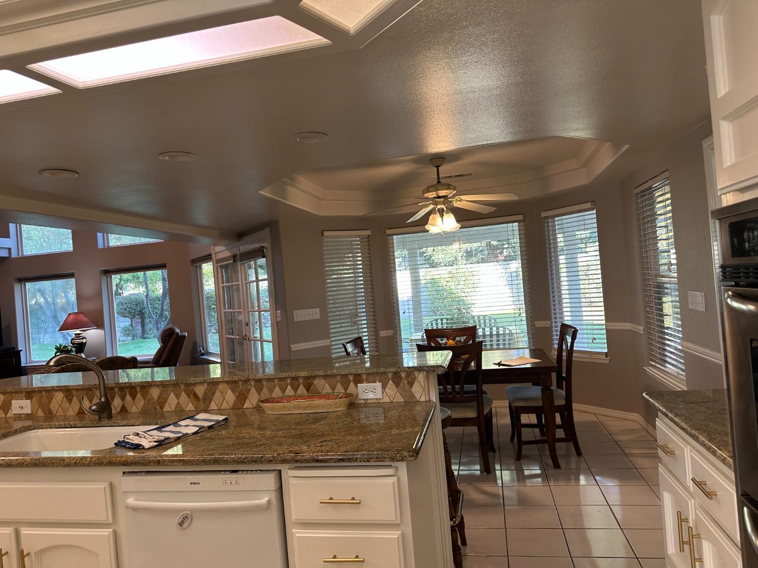 10250 N Quail Run Dr, Fresno, CA 93730