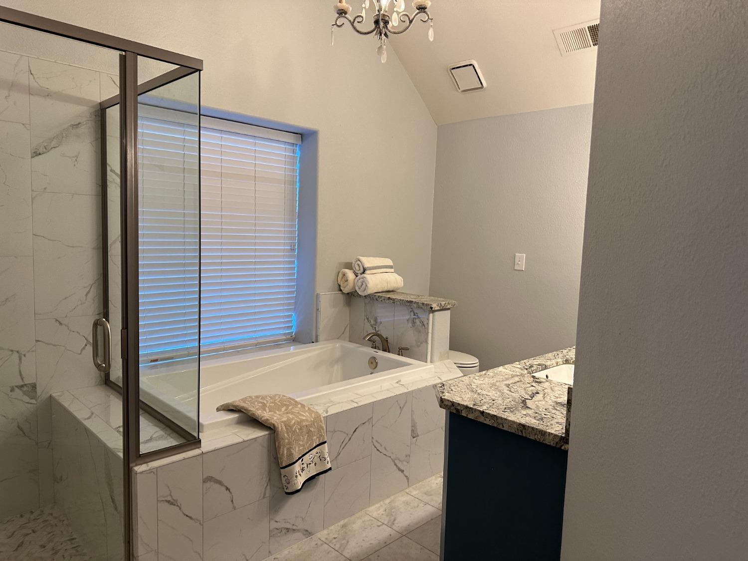 10250 N Quail Run Dr, Fresno, CA 93730