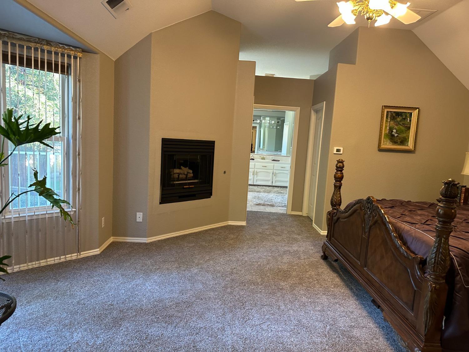 10250 N Quail Run Dr, Fresno, CA 93730