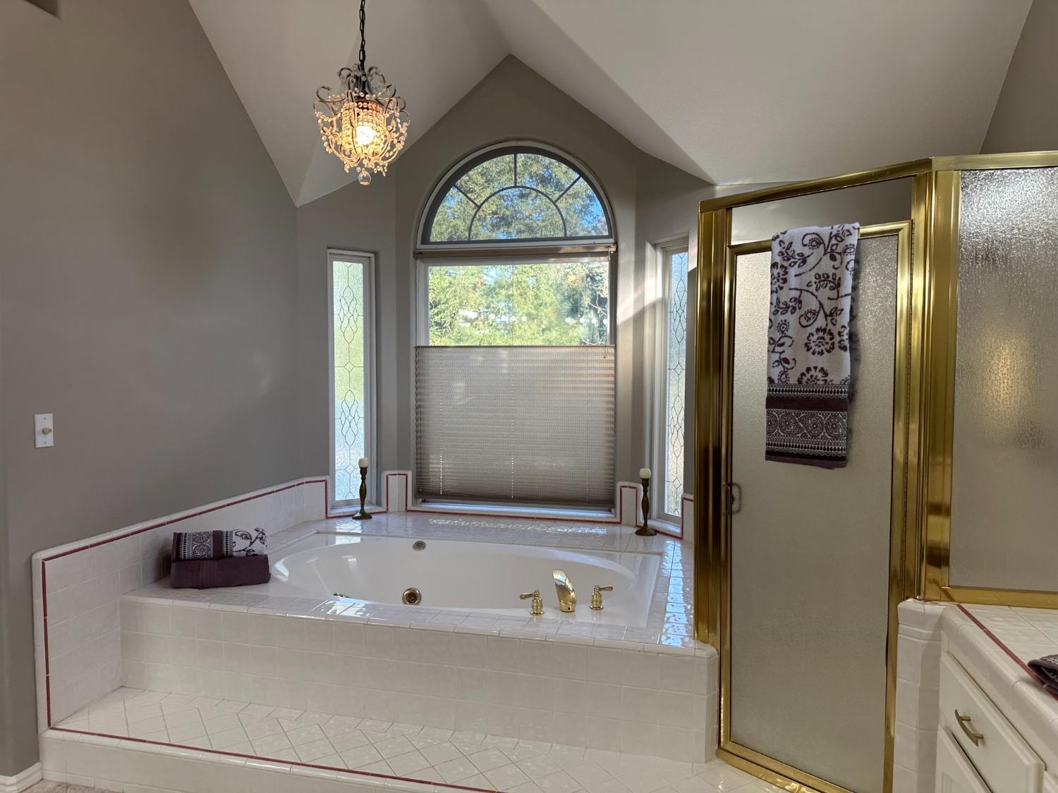 10250 N Quail Run Dr, Fresno, CA 93730