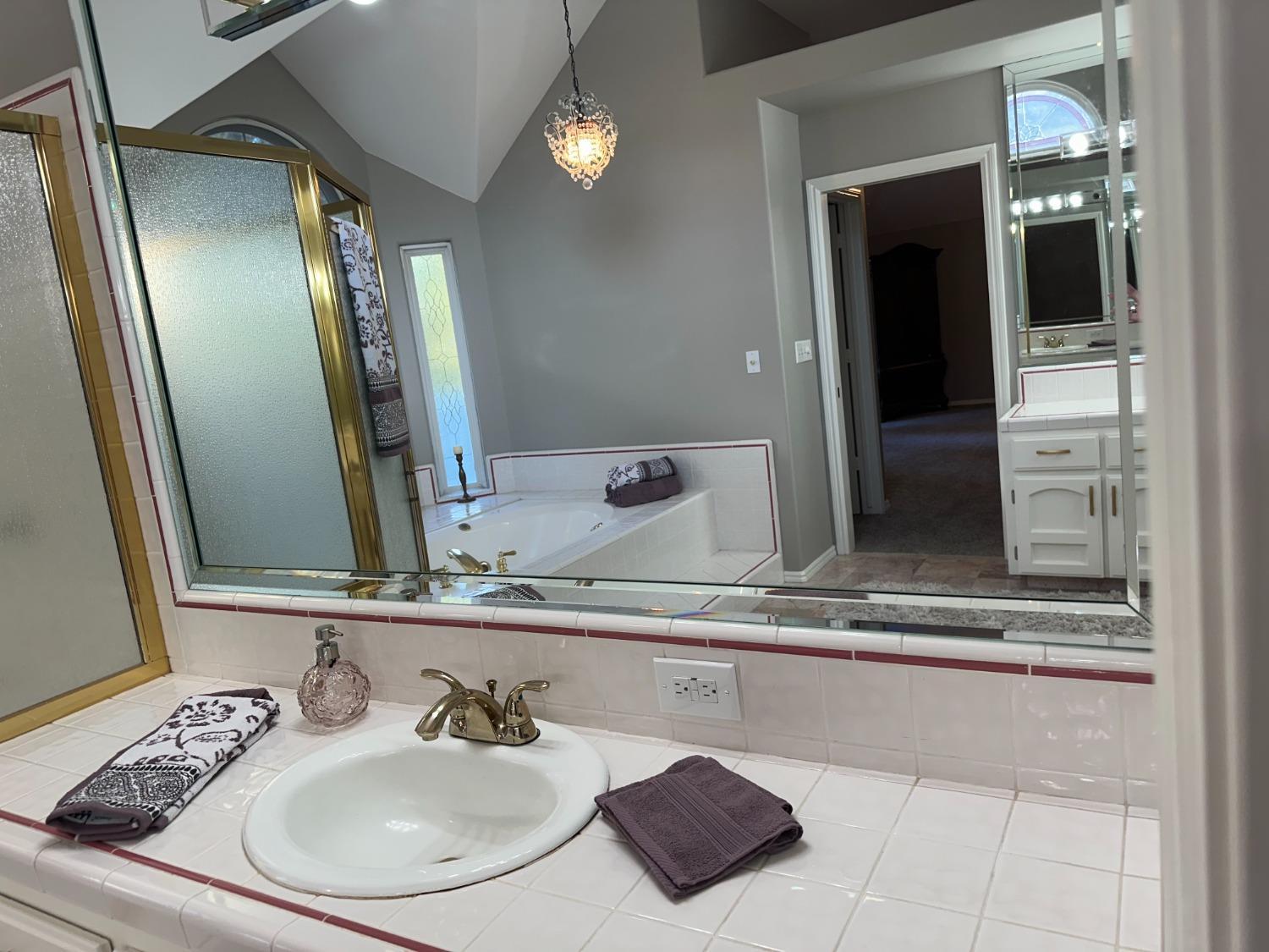 10250 N Quail Run Dr, Fresno, CA 93730