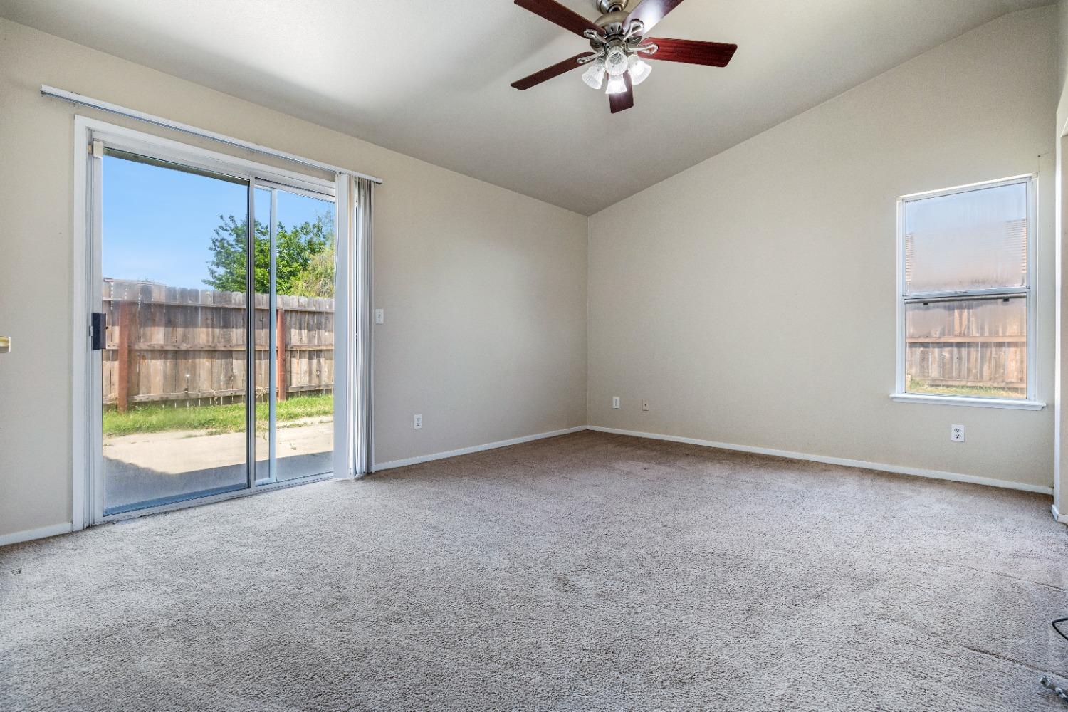 5634 W Donner Ave, Fresno, CA 93722