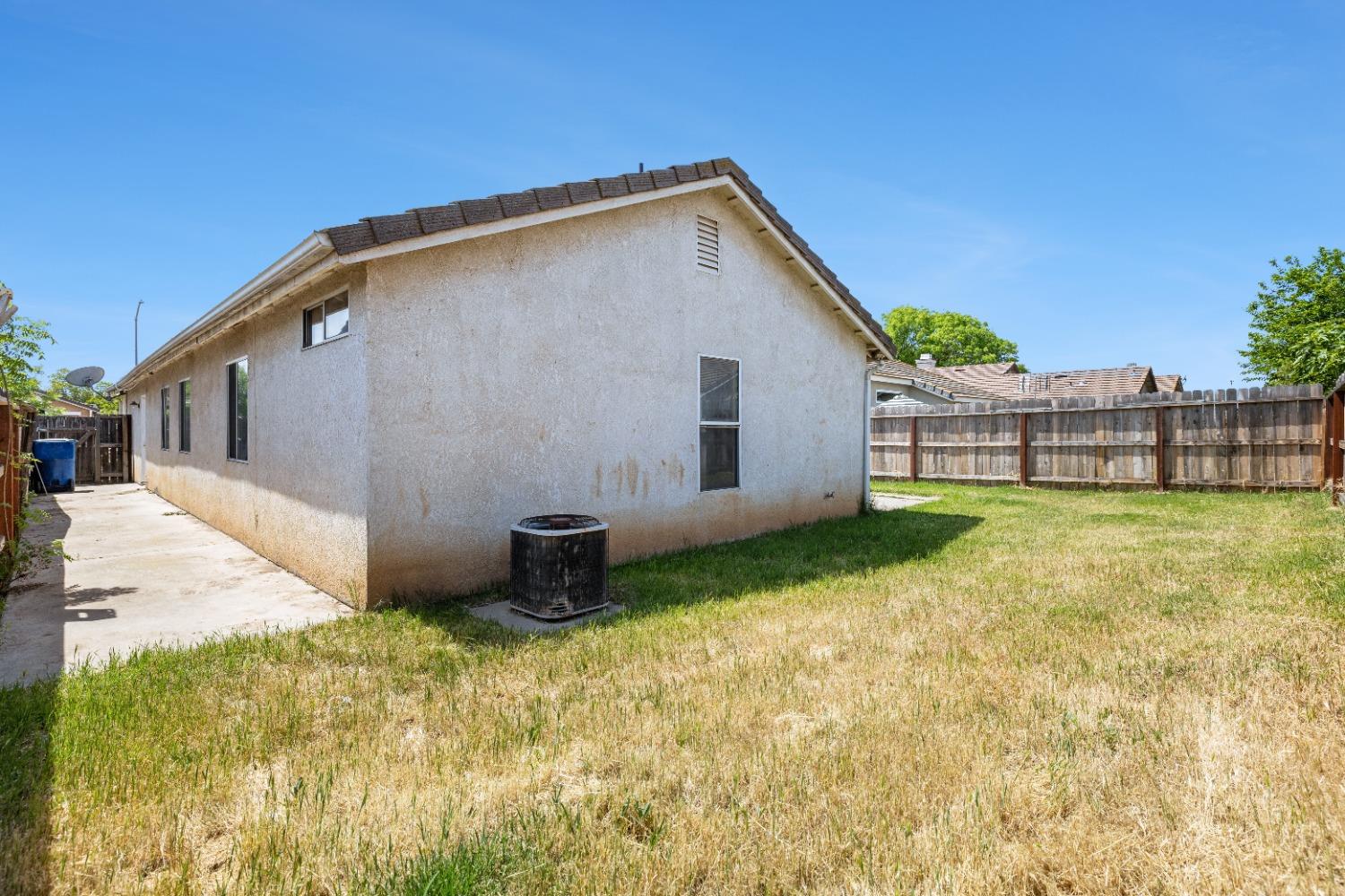 5634 W Donner Ave, Fresno, CA 93722