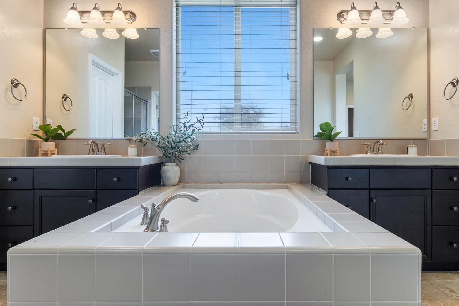 10612 N Dearing Ave, Fresno, CA 93730