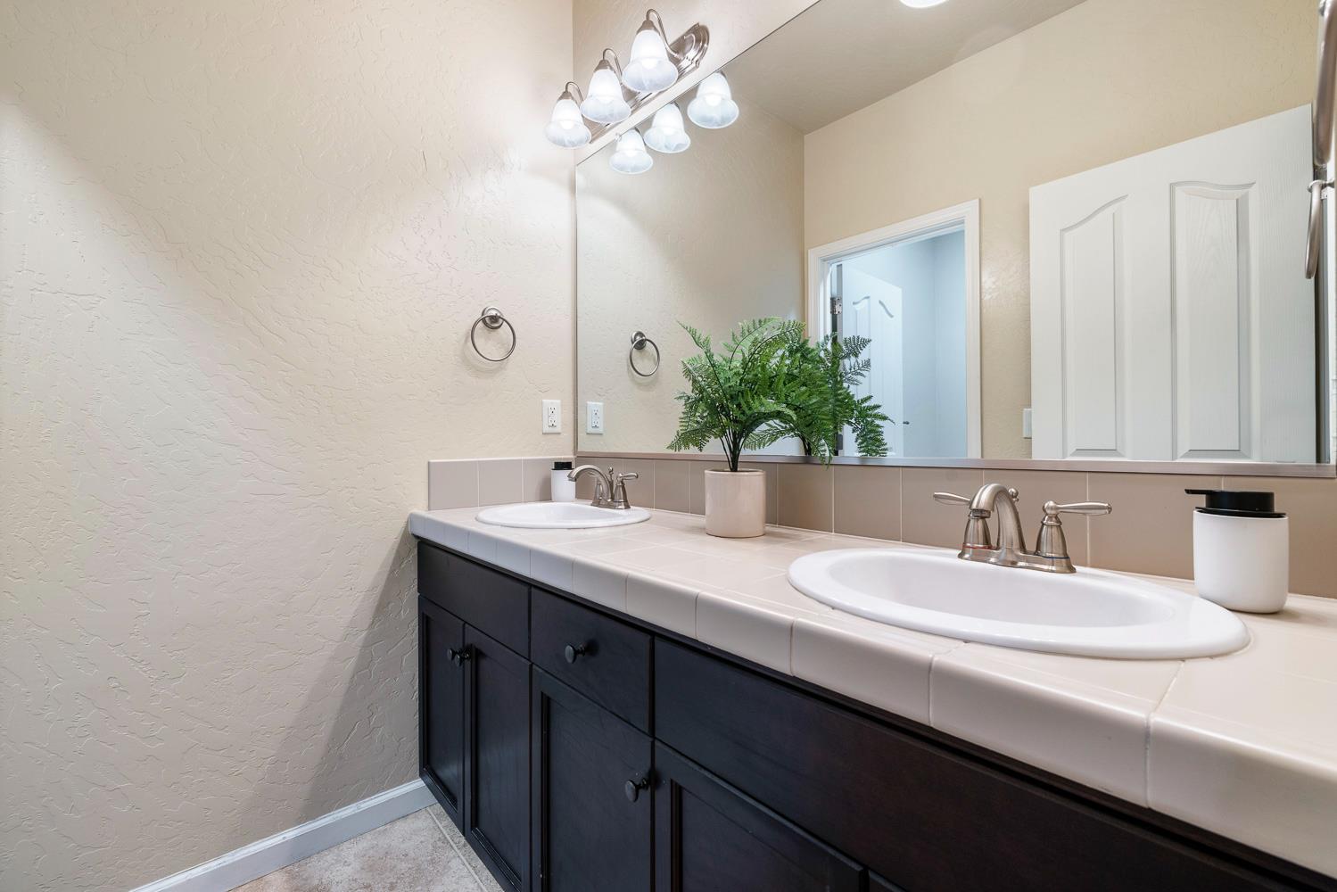 10612 N Dearing Ave, Fresno, CA 93730