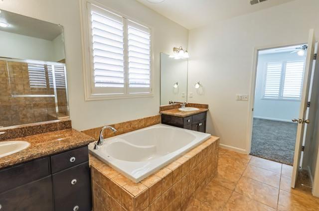 1043 La Jolla Ave, Clovis, CA 93619