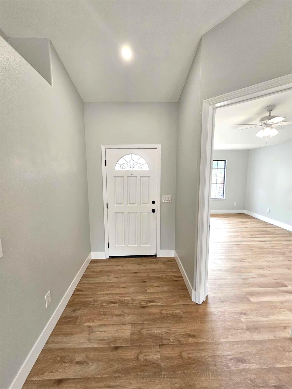 825 manzanita St, Visalia, CA 93292