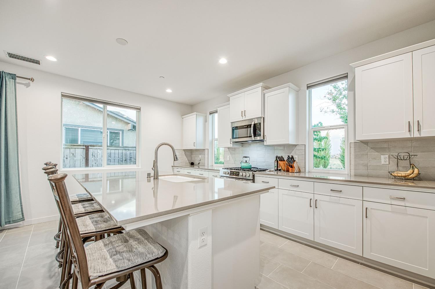 849 Livio Way, Madera, CA 93636