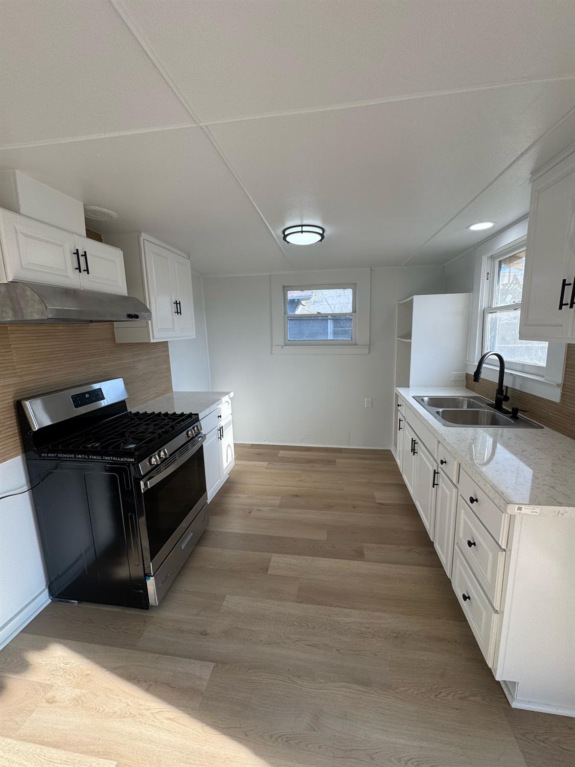 159 S I, Dinuba, CA 93618