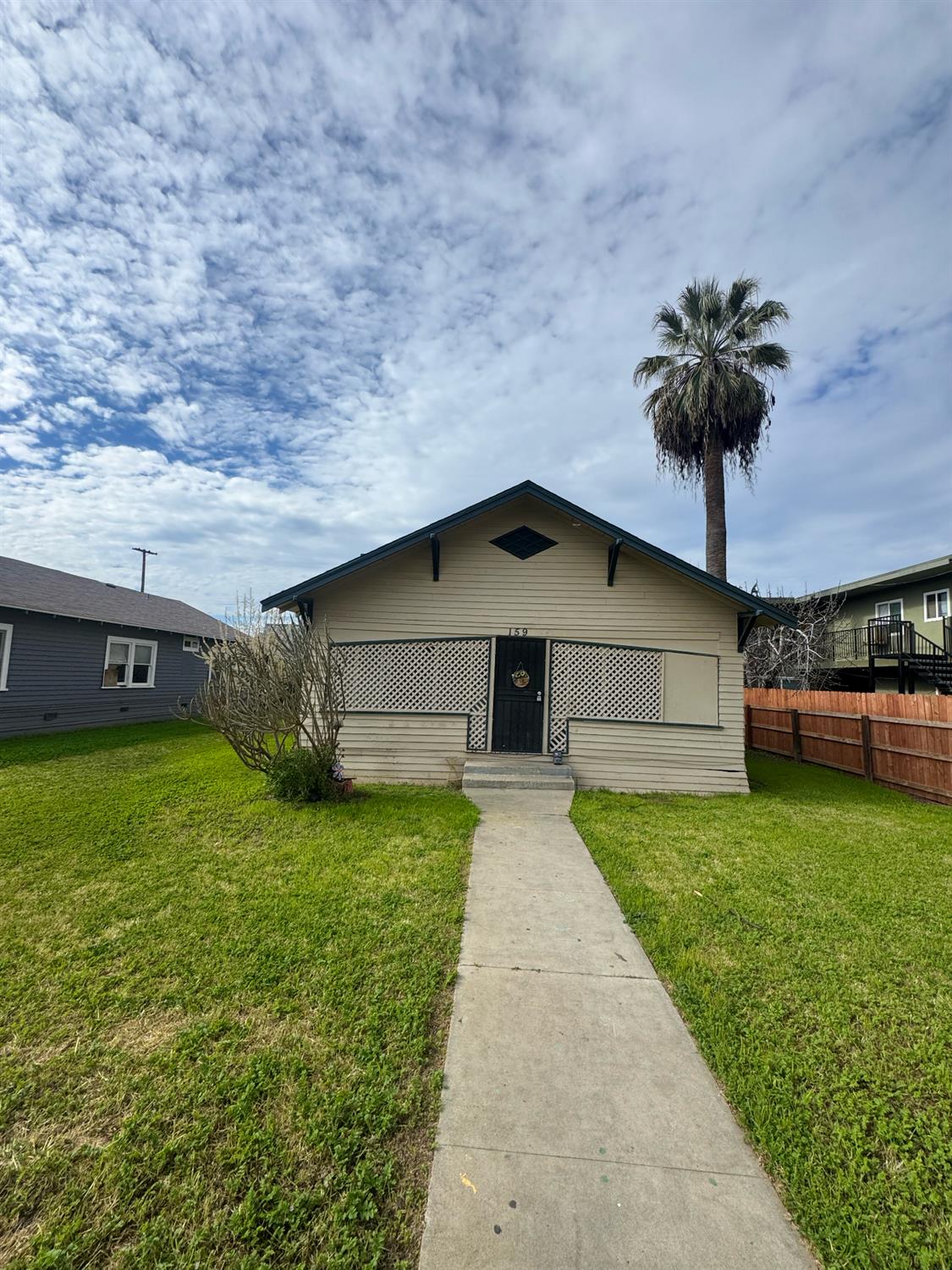 159 S I, Dinuba, CA 93618