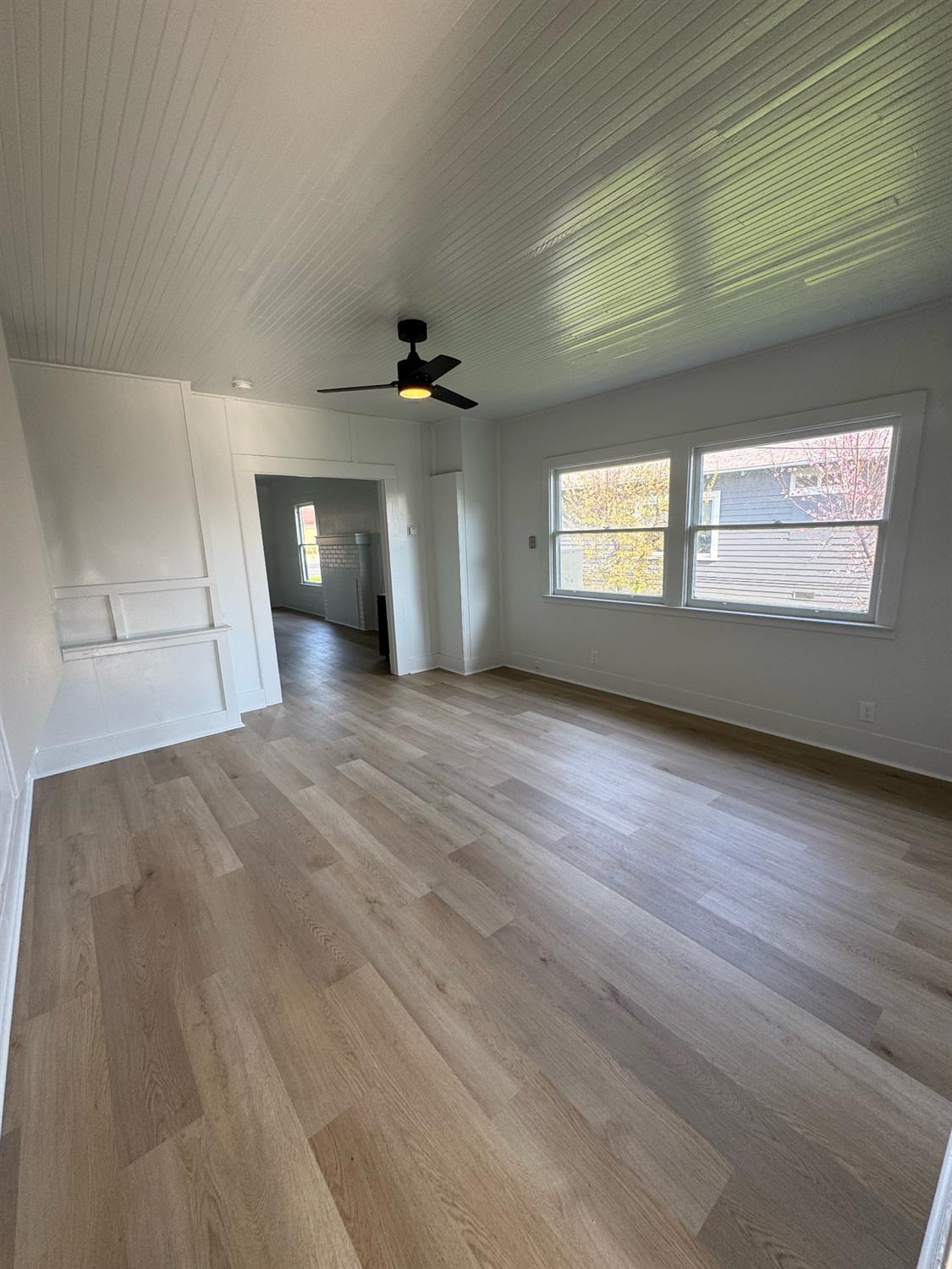 159 S I, Dinuba, CA 93618