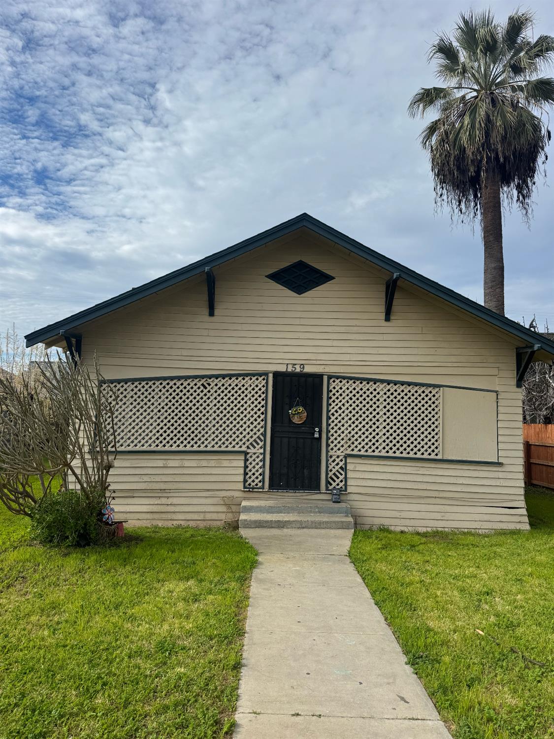 159 S I, Dinuba, CA 93618