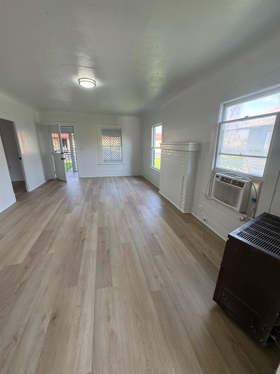 159 S I, Dinuba, CA 93618