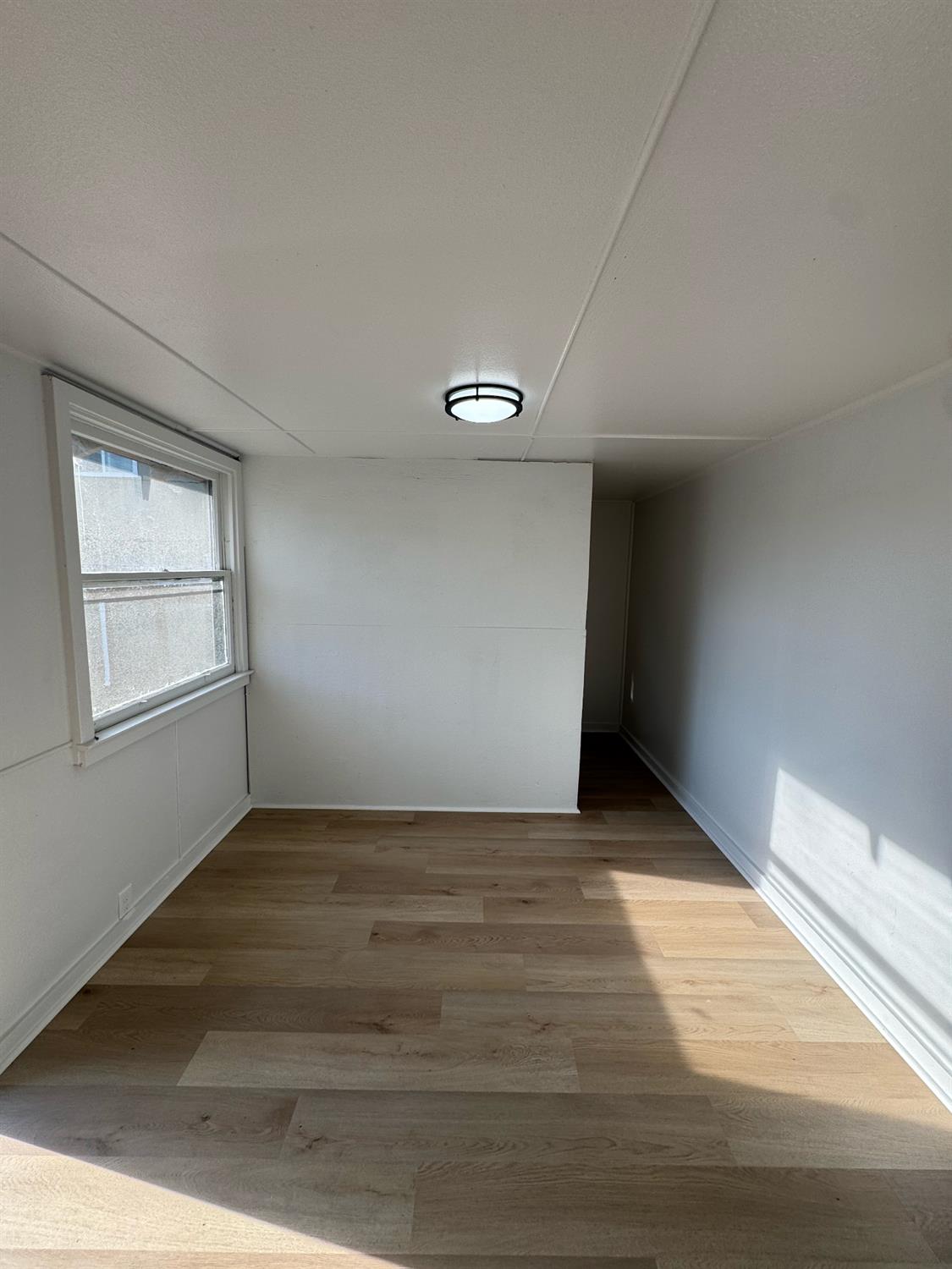 159 S I, Dinuba, CA 93618