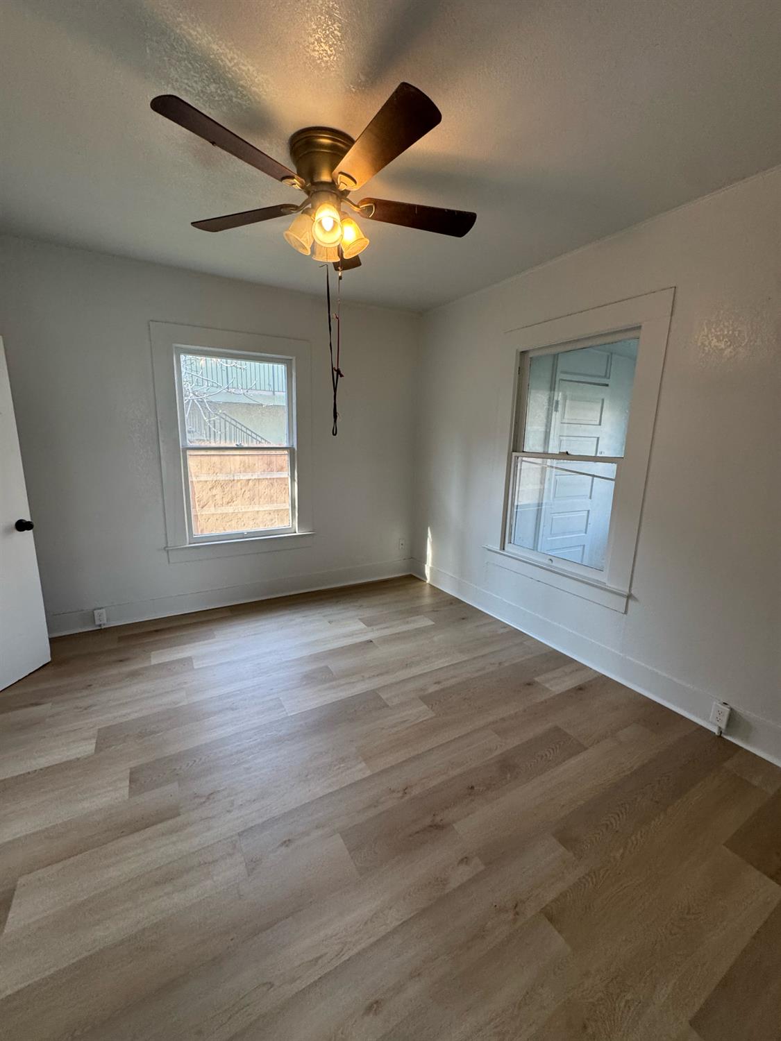 159 S I, Dinuba, CA 93618