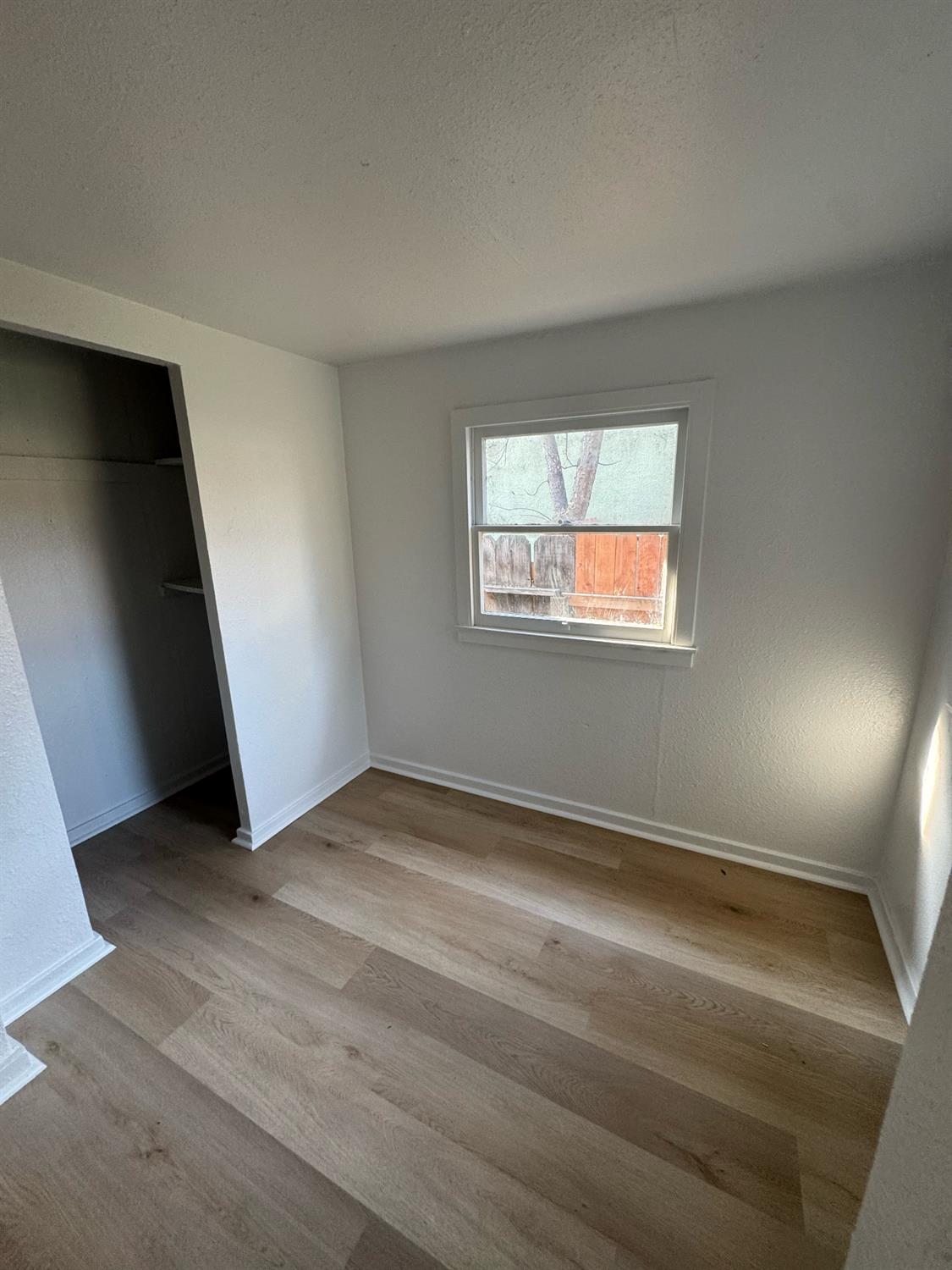 159 S I, Dinuba, CA 93618