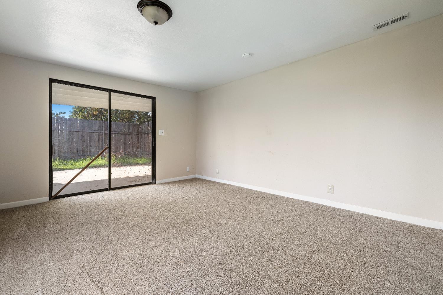 4666 N Zediker Ave, Sanger, CA 93657