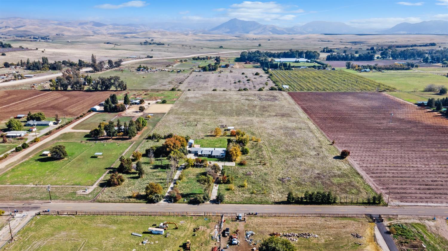 4666 N Zediker Ave, Sanger, CA 93657